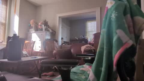 J online show from March 22, 8:12 pm