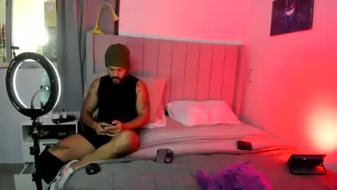 Snapshot of lyon_dark chatting on January 6, 6:44 pm Lyon Dark online show from January 6, 6:44 pm
