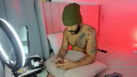 Snapshot of lyon_dark chatting on January 11, 12:48 am Lyon Dark online show from January 11, 12:48 am