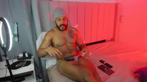 Snapshot of lyon_dark chatting on January 12, 11:32 pm Lyon Dark online show from January 12, 11:32 pm