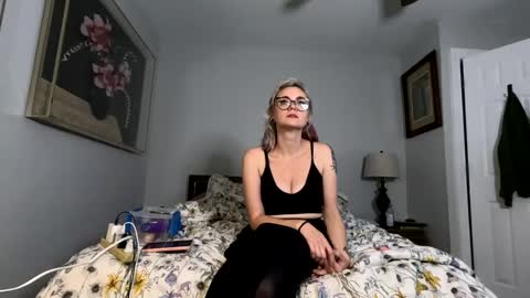 Lyra Greene online show from November 8, 4:45 am