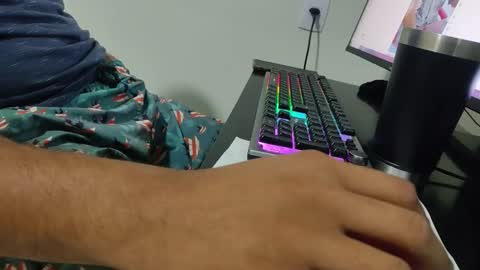 m0ren01995 online show from April 3, 1:14 am