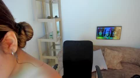 Snapshot of m1lk_choc chatting on February 22, 2:30 pm Mila online show from February 22, 2:30 pm