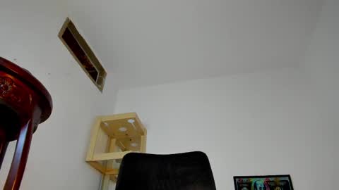 Snapshot of m1lk_choc chatting on March 8, 2:40 pm Mila online show from March 8, 2:40 pm