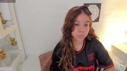 Snapshot of m1lk_choc chatting on December 5, 4:25 pm Mila online show from December 5, 4:25 pm