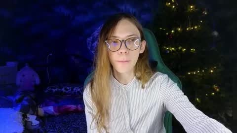 Snapshot of m1shq chatting on December 17, 1:55 am m1shq online show from December 17, 1:55 am