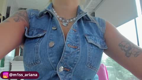 Snapshot of m1ss_ariana chatting on January 8, 8:05 am Ariana online show from January 8, 8:05 am