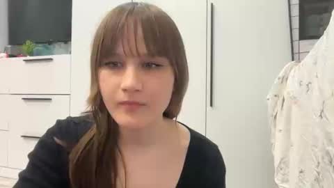 m1umiu online show from April 16, 5:03 pm