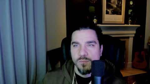 Snapshot of m4ck764561 chatting on February 23, 3:02 am m4ck online show from February 23, 3:02 am