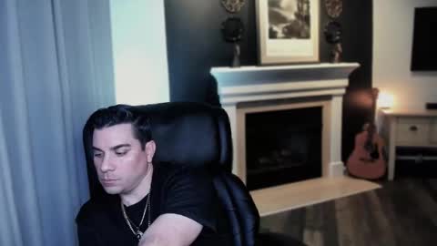 Snapshot of m4ck764561 chatting on November 10, 8:24 am m4ck online show from November 10, 8:24 am