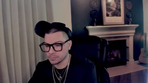 Snapshot of m4ck764561 chatting on December 22, 4:31 am m4ck online show from December 22, 4:31 am