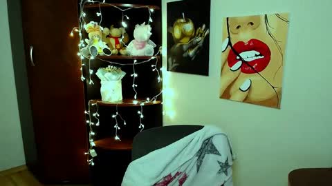 Vikki online show from February 4, 11:38 am