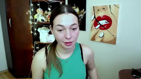 Vikki online show from March 8, 1:25 pm