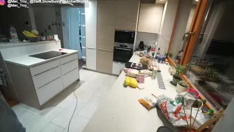 Mac Troy online show from December 21, 3:52 pm