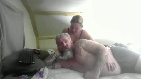 Snapshot of macabrediamomd chatting on February 14, 4:09 am macabrediamomd online show from February 14, 4:09 am