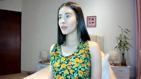 Snapshot of macarena_vallejo_ chatting on February 18, 1:54 am Macarena online show from February 18, 1:54 am