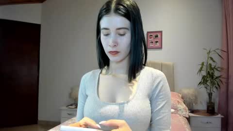Snapshot of macarena_vallejo_ chatting on October 1, 3:34 am Macarena online show from October 1, 3:34 am