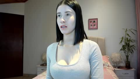 Snapshot of macarena_vallejo_ chatting on October 11, 2:44 am Macarena online show from October 11, 2:44 am