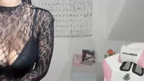 Snapshot of macdelice chatting on March 8, 4:45 am Mac Delice online show from March 8, 4:45 am