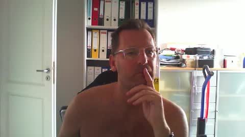 macfly67 online show from September 13, 7:41 am