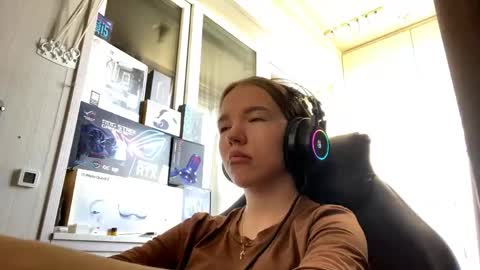 Mila online show from May 13, 9:06 am