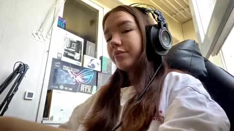 Mila online show from May 14, 9:05 am