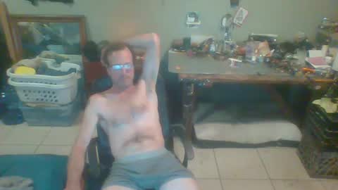 Snapshot of mackdog1369 chatting on January 17, 6:57 am mackdog1369 online show from January 17, 6:57 am
