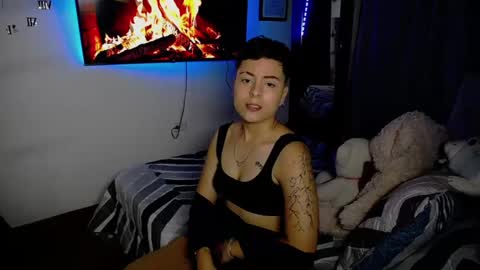 Snapshot of mackenziecameron chatting on February 20, 2:18 am MACKENZIE CAMERON online show from February 20, 2:18 am
