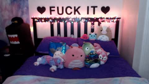 Mackenzie Wolfe online show from December 4, 7:39 am