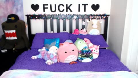 Mackenzie Wolfe online show from December 8, 7:58 am