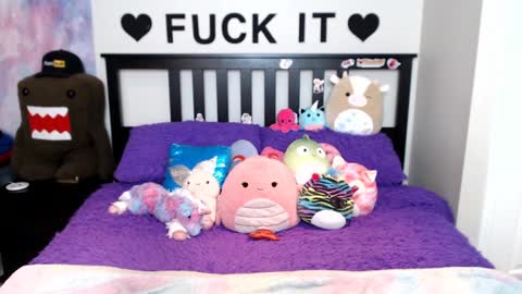 Mackenzie Wolfe online show from September 15, 5:51 am