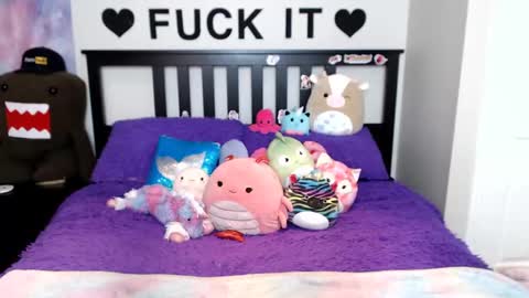 Mackenzie Wolfe online show from September 24, 5:11 am