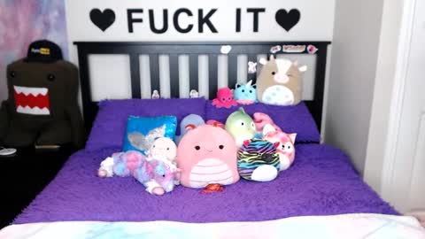 Mackenzie Wolfe online show from October 12, 3:05 am