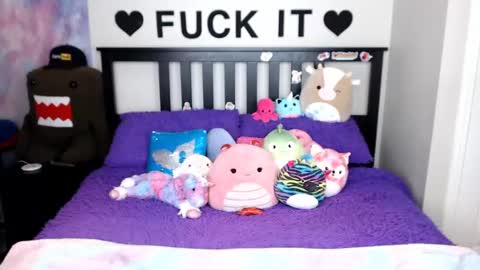 Mackenzie Wolfe online show from October 18, 3:53 am