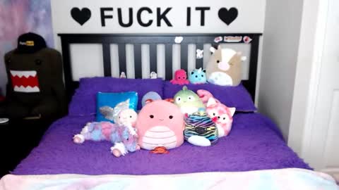 Mackenzie Wolfe online show from December 4, 5:06 am