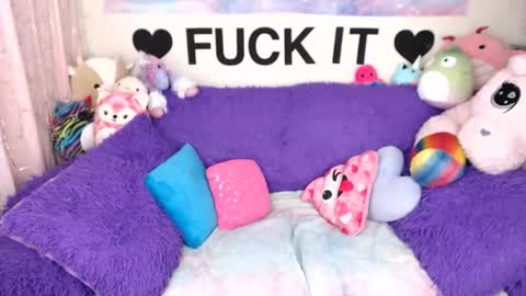 Mackenzie Wolfe online show from February 12, 3:45 am