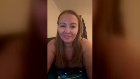 Snapshot of madaluna2020 chatting on February 27, 9:04 pm Madaluna online show from February 27, 9:04 pm