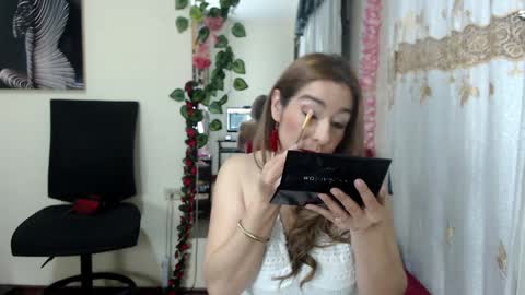 Snapshot of madam_dali chatting on February 6, 12:26 pm Dalila online show from February 6, 12:26 pm