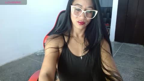 Snapshot of madam_klauss chatting on May 6, 7:02 am EMILY online show from May 6, 7:02 am