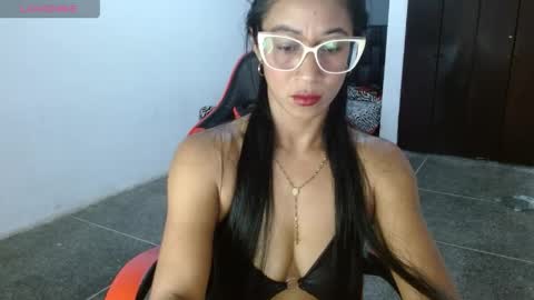 Snapshot of madam_klauss chatting on May 16, 10:36 am EMILY online show from May 16, 10:36 am