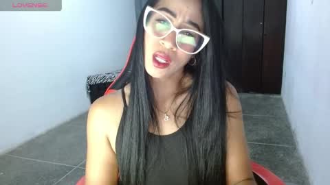 Snapshot of madam_klauss chatting on May 31, 11:17 pm EMILY online show from May 31, 11:17 pm