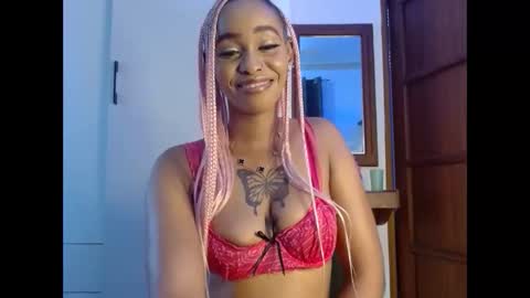 queency online show from May 7, 8:42 am