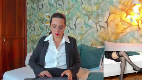 Snapshot of madame_angelic_1 chatting on June 20, 3:09 am Madam Angelic online show from June 20, 3:09 am
