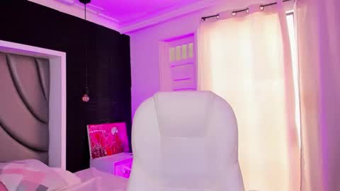 Snapshot of madame_lilith chatting on January 9, 5:22 pm madame lilith online show from January 9, 5:22 pm