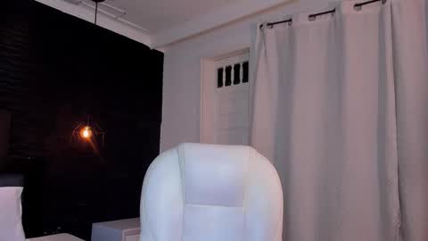 Snapshot of madame_lilith chatting on January 16, 11:14 am madame lilith online show from January 16, 11:14 am