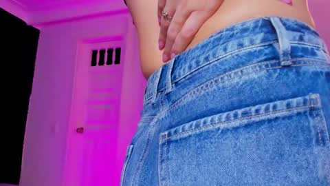 Snapshot of madame_lilith chatting on February 16, 11:06 am madame lilith online show from February 16, 11:06 am