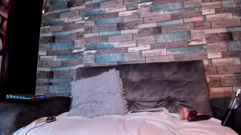 Lucy online show from December 20, 3:35 am