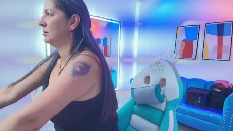 Snapshot of madame_scarllet chatting on June 8, 11:32 am Madame Scarllet online show from June 8, 11:32 am