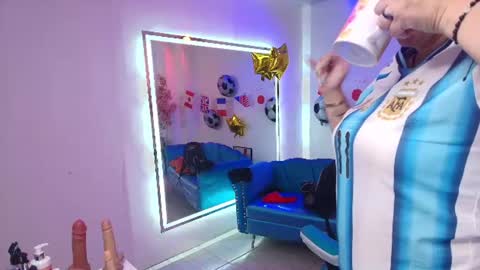 Snapshot of madame_scarllet chatting on July 15, 11:48 am Madame Scarllet online show from July 15, 11:48 am