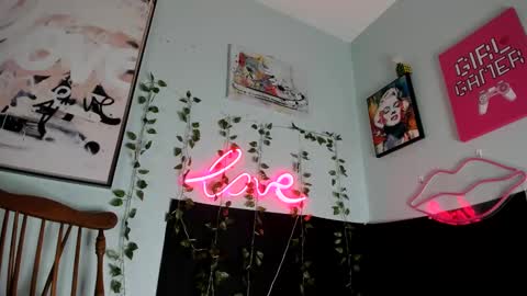 Snapshot of maddi_avalon chatting on March 6, 3:46 am Maddi Avalon online show from March 6, 3:46 am